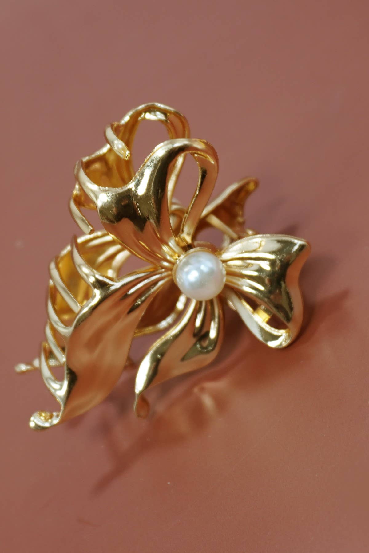 Pearl Bow Claw Clip
